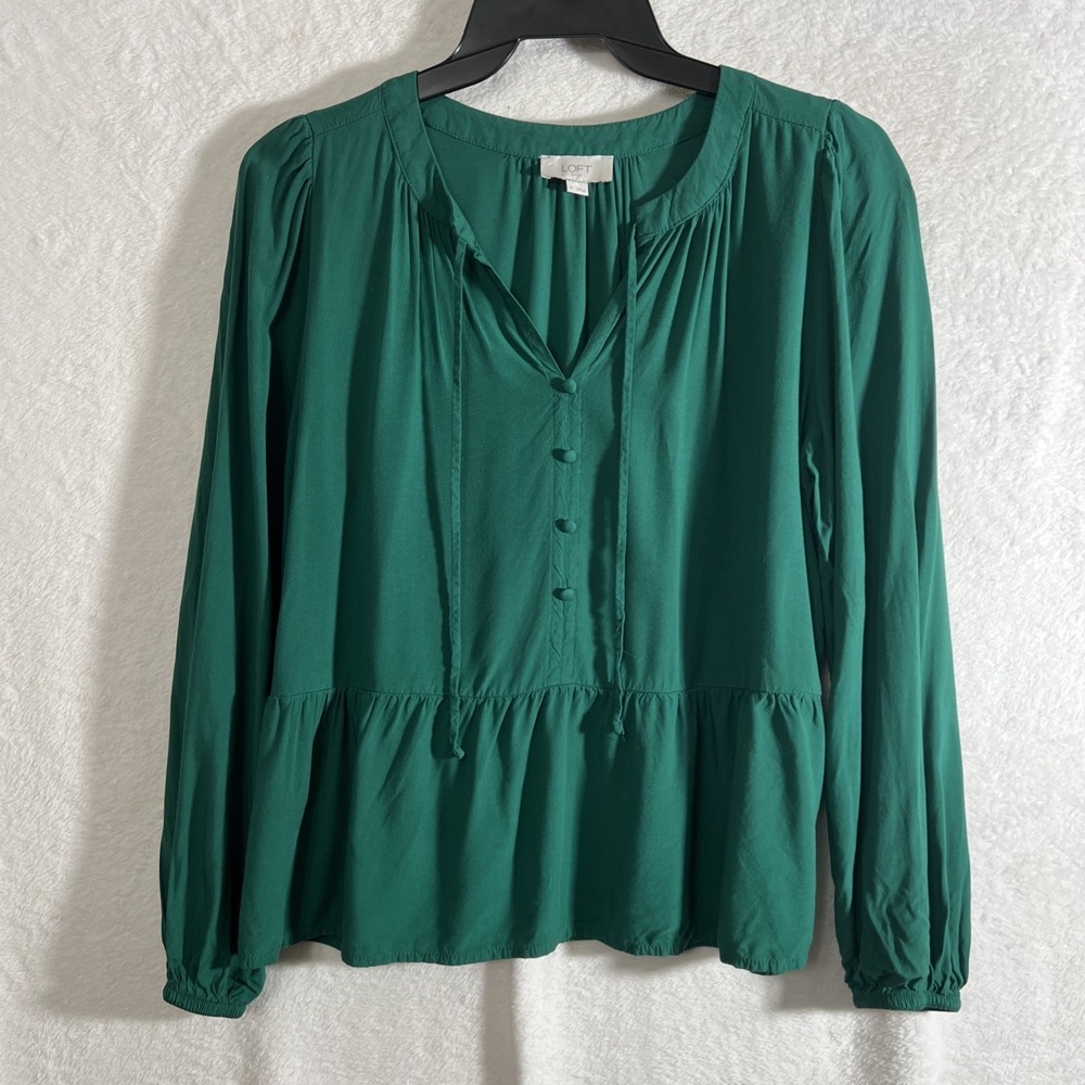 LOFT Outlet Blouse M Kelly Green Split Tie V Neck Ruffle Bottom Long Sleeve Boho
